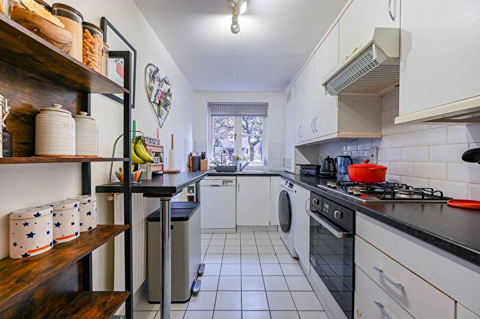 2 Bedroom Flat For Sale In Brompton Park Crescent, West Brompton, London, SW6