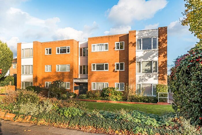2 Bedroom Flat For Sale In Bycullah Road, Enfield, EN2