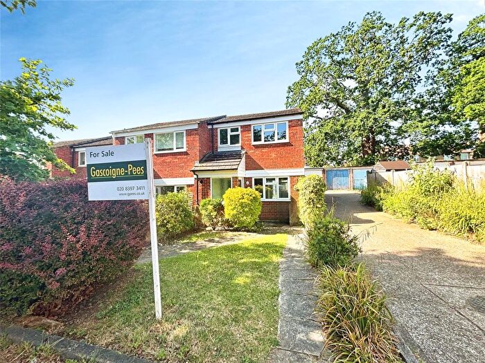3 Bedroom End Terrace House For Sale In Angus Close, Chessington, KT9