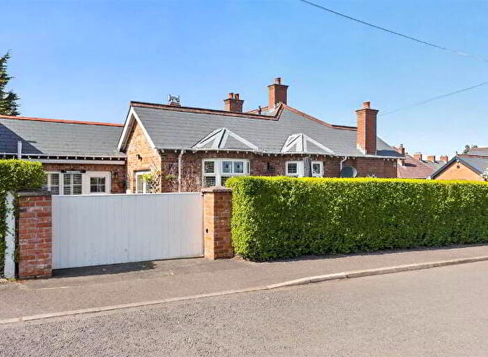 3 Bedroom Semi-detached Bungalows For Sale In Prince Edward Park, Belfast, BT9