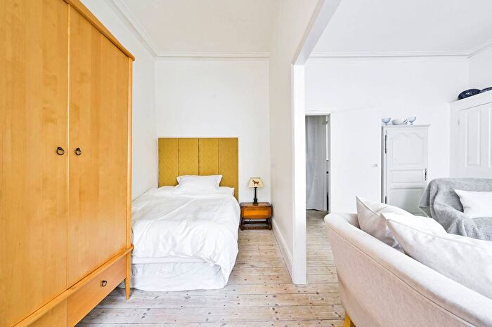 1 Bedroom Flat To Rent In Charleville Road, Barons Court, London, W14