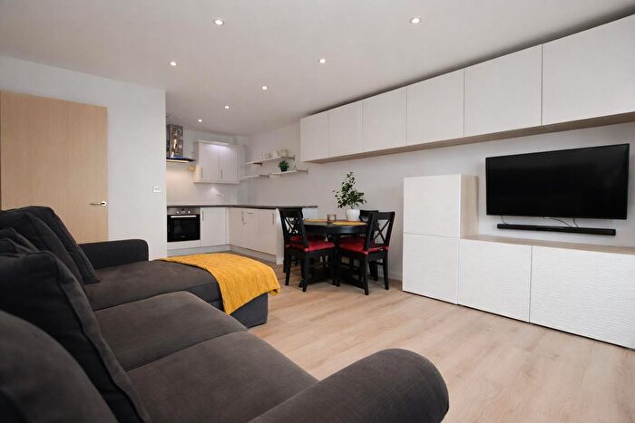 1 Bedroom Flat For Sale In Mills Court, Todd Close, Borehamwood, WD6