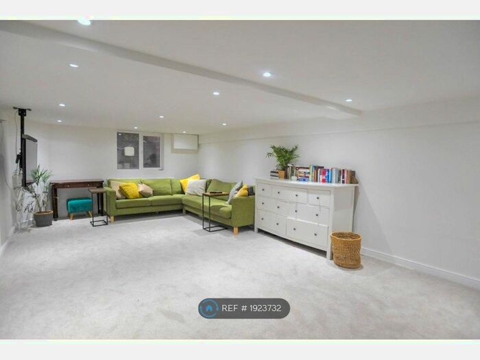 4 Bedroom End Of Terrace House To Rent In Victoria Road, Romford, RM1