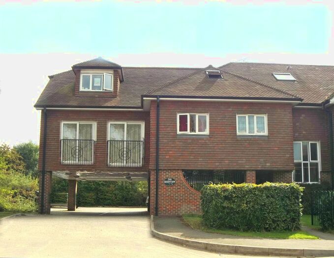 2 Bedroom Flat To Rent In The Greenview, Old Brighton, Crawley RH11
