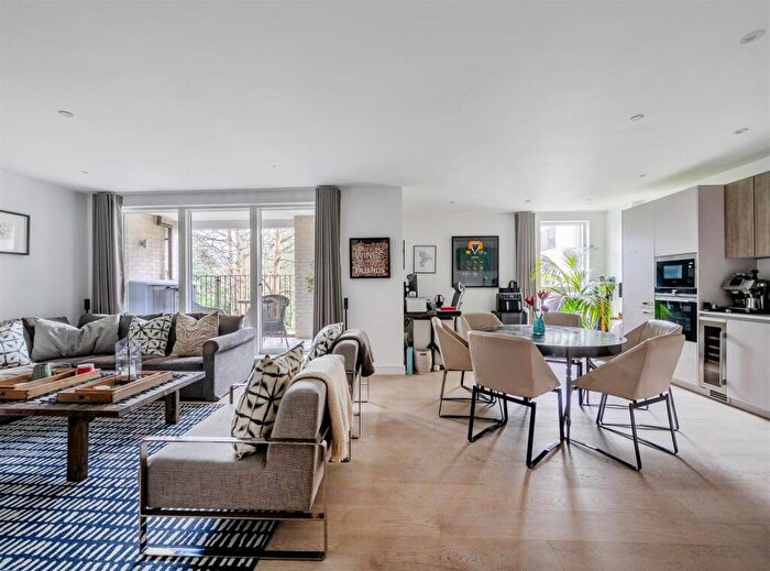 2 Bedroom Flat For Sale In The Avenue, London, NW6