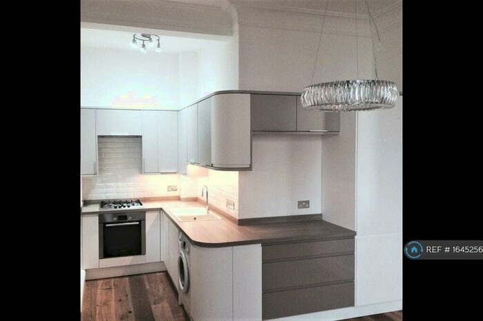 1 Bedroom Flat To Rent In Uxbridge Road, Kingston Upon Thames, KT1