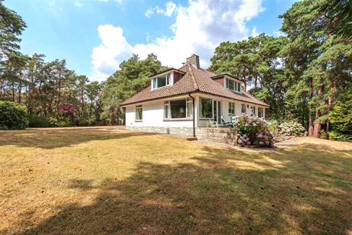 4 Bedroom Chalet For Sale In Matchams Lane, Christchurch, BH23