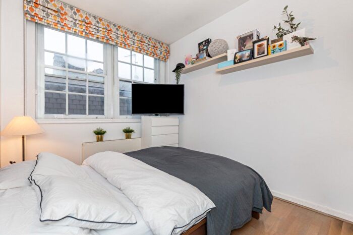 2 Bedroom Flat For Sale In Coleherne Road, Chelsea, London, SW10