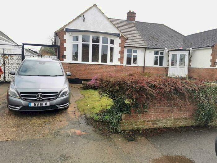 2 Bedroom Bungalow To Rent In Ryecroft Way, Luton, LU2