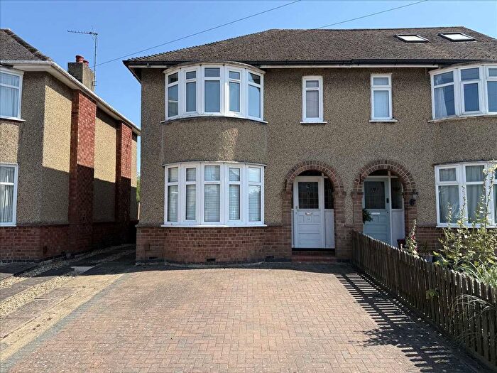 3 Bedroom Semi-Detached House For Sale In Gloucester Road, Wolverton, Milton Keynes, MK12