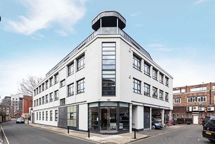 2 Bedroom Flat To Rent In Down Place, Hammersmith, W6