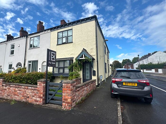 3 Bedroom End Of Terrace House For Sale In Roe Green, Worsley, M28