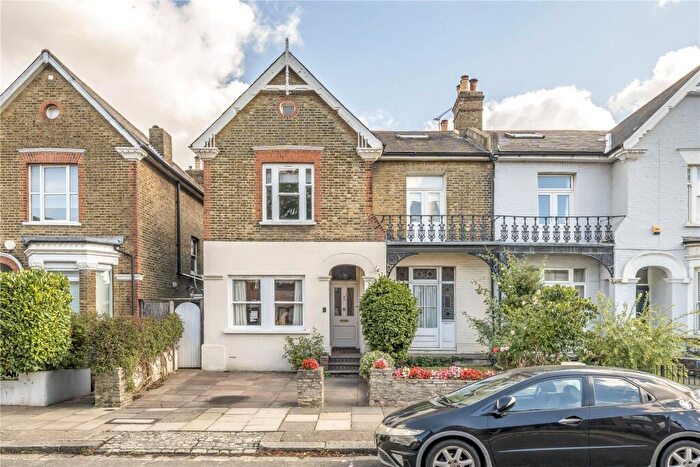 6 Bedroom Semi-Detached House For Sale In Weigall Road, Lee, SE12