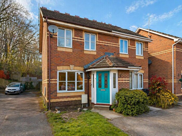 2 Bedroom Semi Detached House For Sale In Fox Close, St. Annes Park, Bristol, BS4