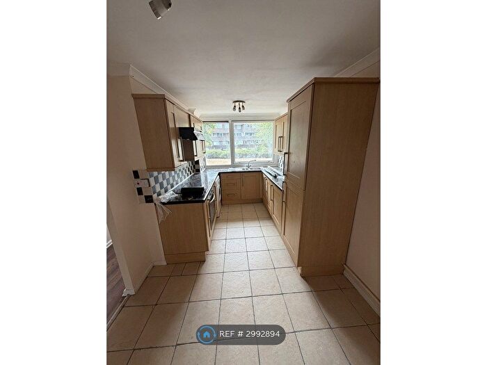 3 Bedroom Flat To Rent In Justin Close, Brentford, TW8