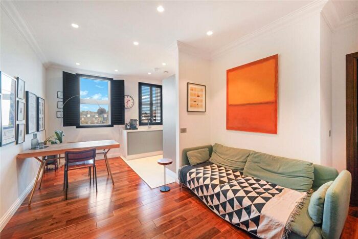 1 Bedroom Apartment For Sale In Collingwood House, Mercers Road, London, N19