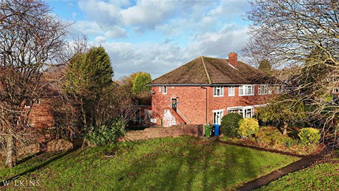 2 Bedroom Flat For Sale In Laburnum Avenue, Tamworth, Staffordshire, B79