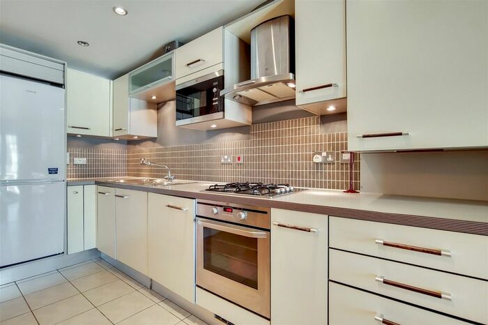1 Bedroom Flat To Rent In Stane Grove, Clapham North, SW9