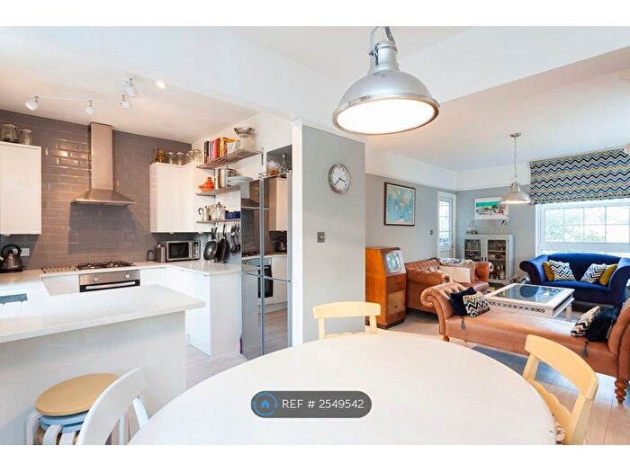 3 Bedroom Maisonette To Rent In Thurlow House, London, SW16