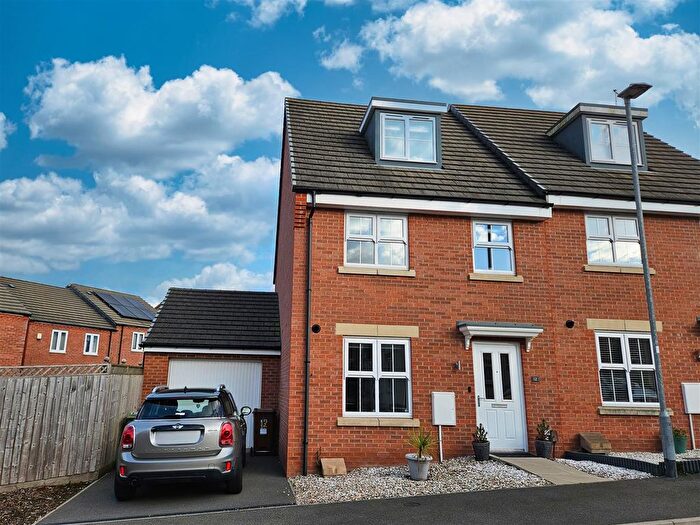 3 Bedroom Semi-Detached House For Sale In Goldcrest Avenue, Rainworth, Mansfield, NG21