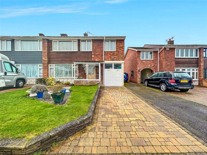 4 Bedroom Semi-Detached House For Sale In The Poles, Upchurch, Sittingbourne, Kent, ME9