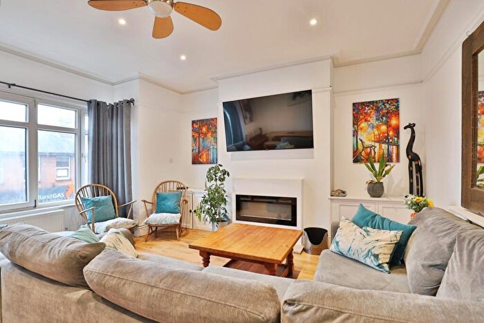 3 Bedroom Flat For Sale In Commercial Road, Ashley Cross, Lower Parkstone, Poole, BH14