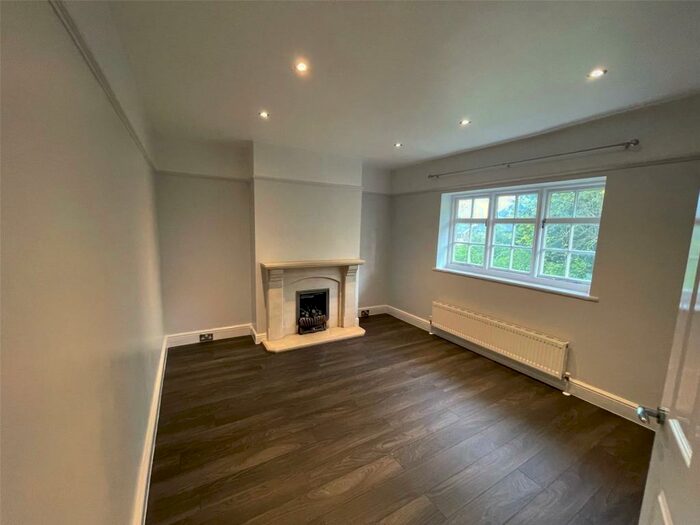 2 Bedroom Apartment To Rent In Neale Close, East Finchley, London, N2