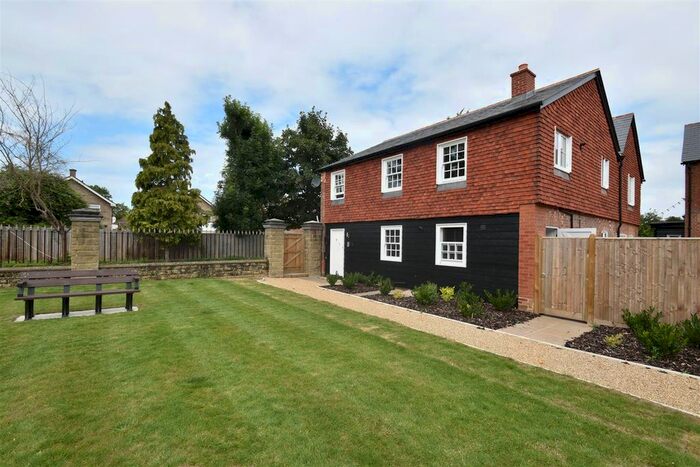 1 Bedroom Flat To Rent In Horley Row, Horley, RH6