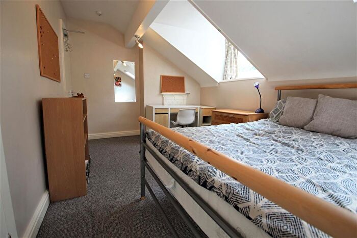 1 Bedroom Flat To Rent In Langdale Terrace, Headingley, Leeds, Yorkshire, LS6