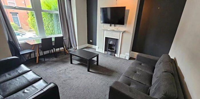 6 Bedroom Terraced House To Rent In Headingley Avenue, Leeds, West Yorkshire, LS6