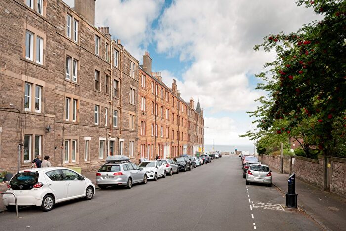 1 Bedroom Flat For Sale In / Kings Road, Edinburgh, EH15