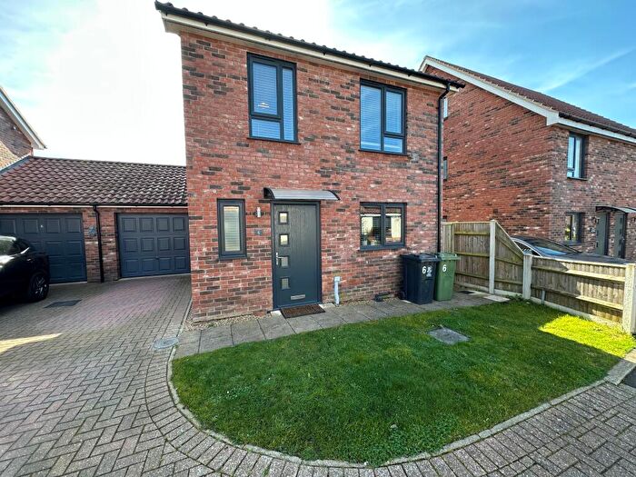 3 Bedroom Link Detached House To Rent In Bridle Close, Hemsby, Great Yarmouth, NR29