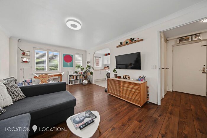 1 Bedroom Flat For Sale In Northiam Street, London, E9
