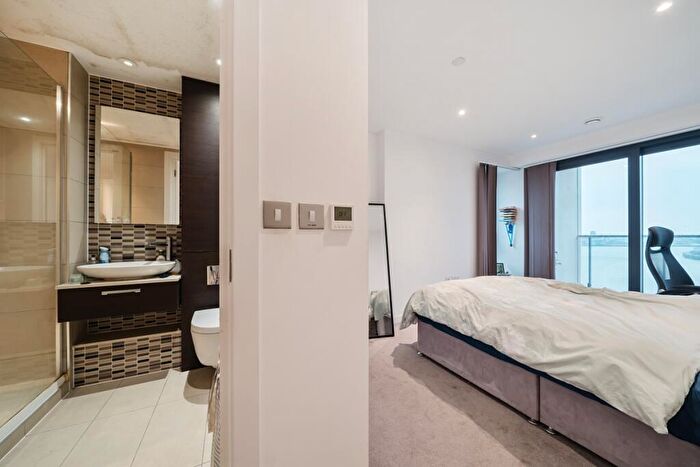 3 Bedroom Flat For Sale In Yabsley Street London, E14