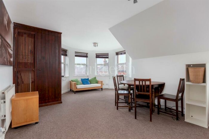 2 Bedroom Flat To Rent In Fordwych Road, London, NW2