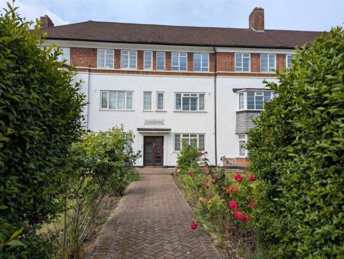2 Bedroom Flat For Sale In Bromley Road, London, SE6