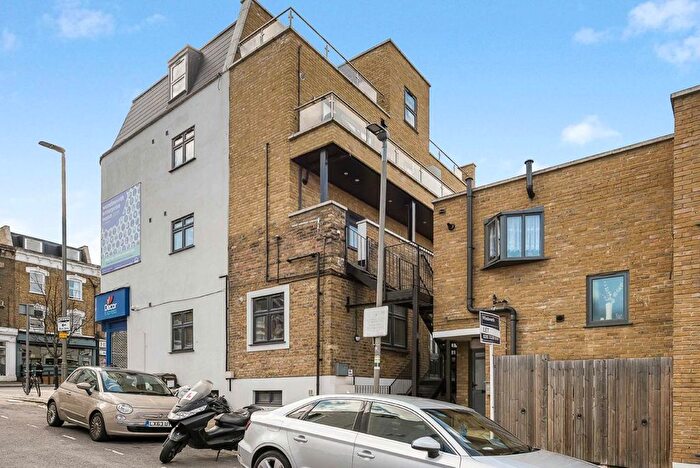 2 Bedroom Flat To Rent In Lavender Hill, Battersea, SW11