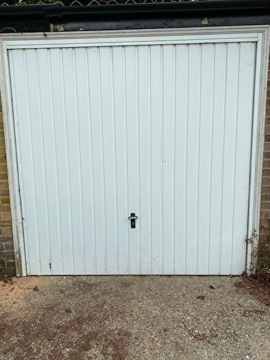 Garage / Parking To Rent In Culloden Road, Enfield, EN2