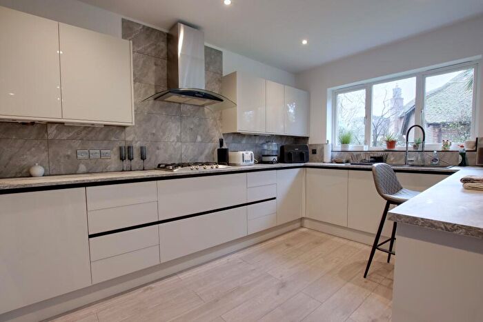 5 Bedroom Detached House For Sale In Highlands Road, Fareham, PO16