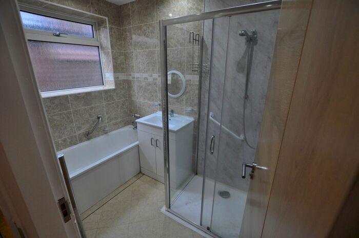 4 Bedroom Bungalow For Sale In Wynne Grove, Denton, M34