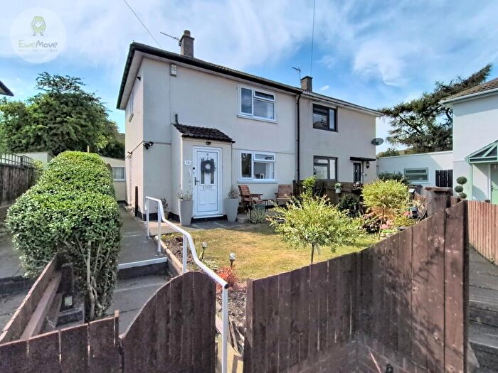 2 Bedroom Semi-Detached House For Sale In Foldings Close Scholes, Scholes, Cleckheaton, West Yorkshire, BD19