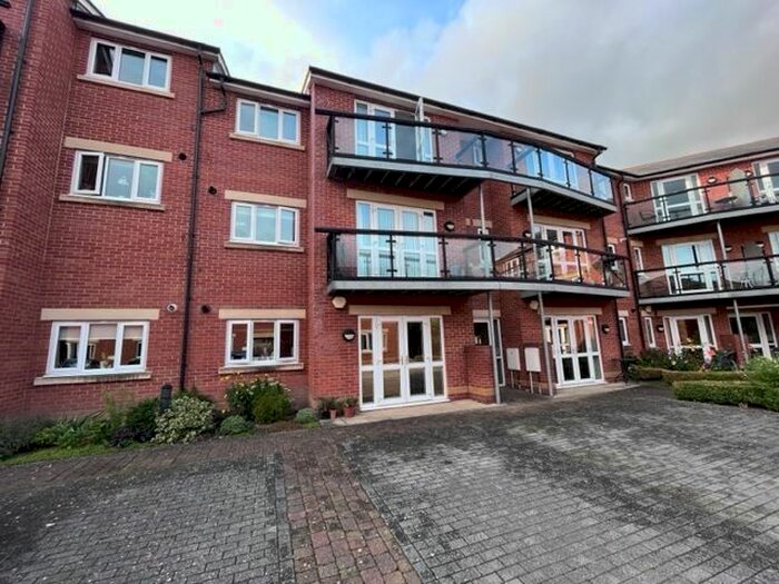 2 Bedroom Flat To Rent In Priory Avenue, Taunton, TA1