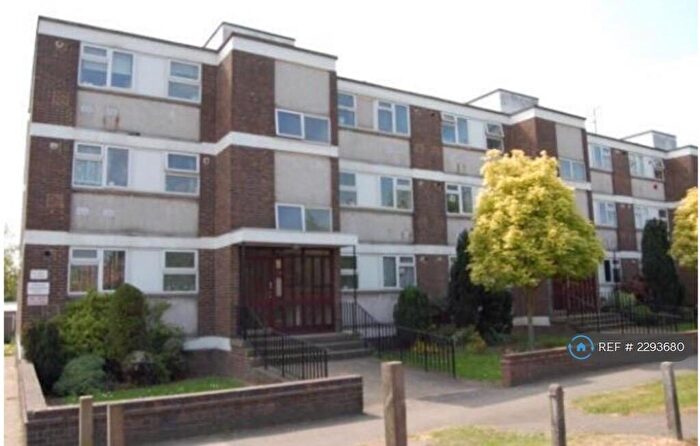1 Bedroom Flat To Rent In Snakes Lane East, Woodford Green, IG8