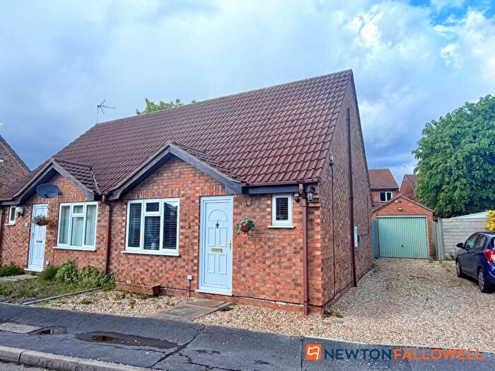 2 Bedroom Semi-Detached House For Sale In Hawthorn Way, Bassingham, LN5