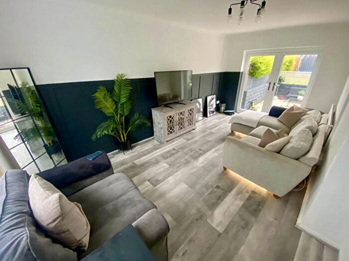 2 Bedroom Property To Rent In Longview Road, Clase, Swansea, SA6