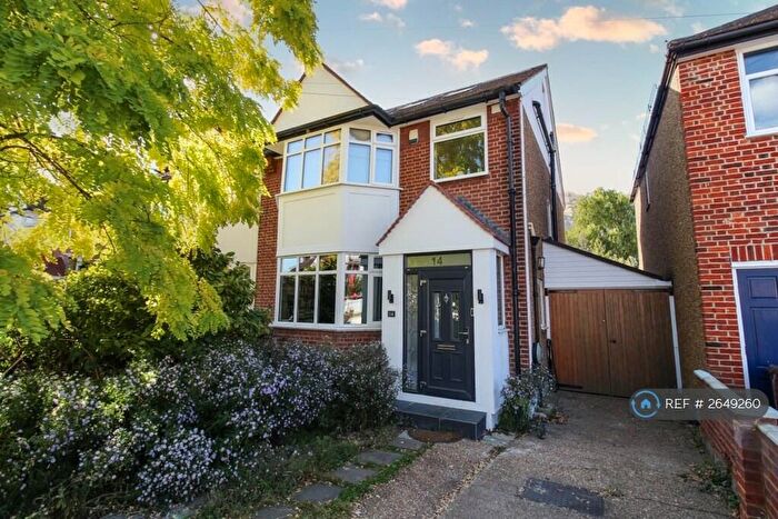5 Bedroom Semi-Detached House To Rent In Mossville Gardens, Morden, SM4
