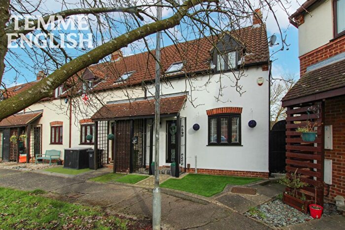 2 Bedroom End Of Terrace House For Sale In Heathercroft Road, Wickford, SS11