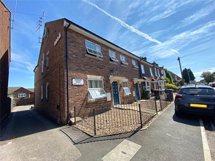 2 Bedroom Garage / Parking To Rent In Victoria Street, Dunstable, Central Bedfordshire, LU6