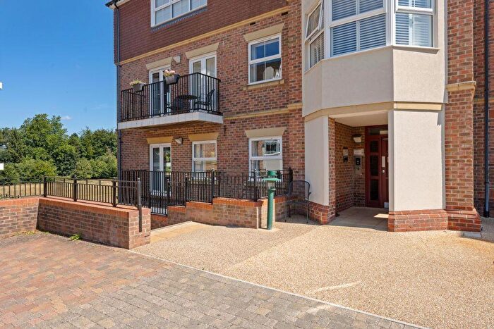 1 Bedroom Retirement Property For Sale In Cavendish House, Tudor Court, Bramshott Place, Liphook, Hampshire, GU30