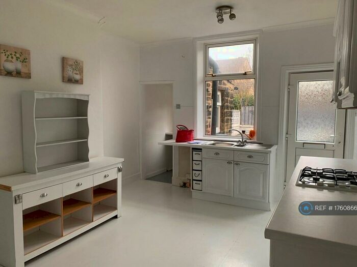 4 Bedroom Terraced House To Rent In Ashgrove, Greengates, Bradford, BD10